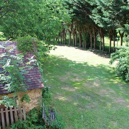 Avec Terrain * Mialet (Dordogne)